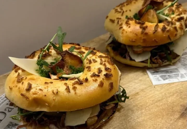 Assortiment de petits bagels garnis proposés par laRef